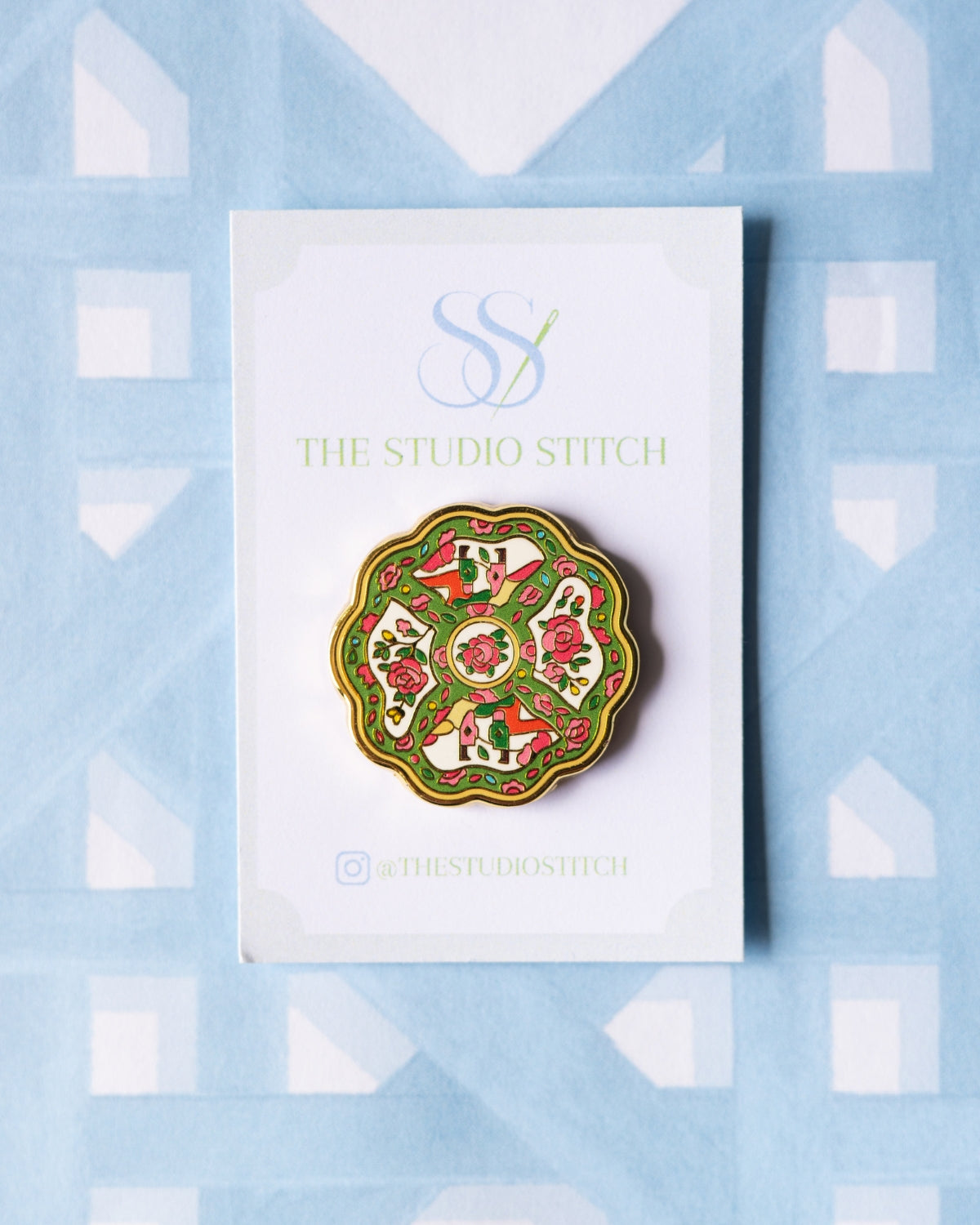Scalloped Rose Medallion Needle Minder