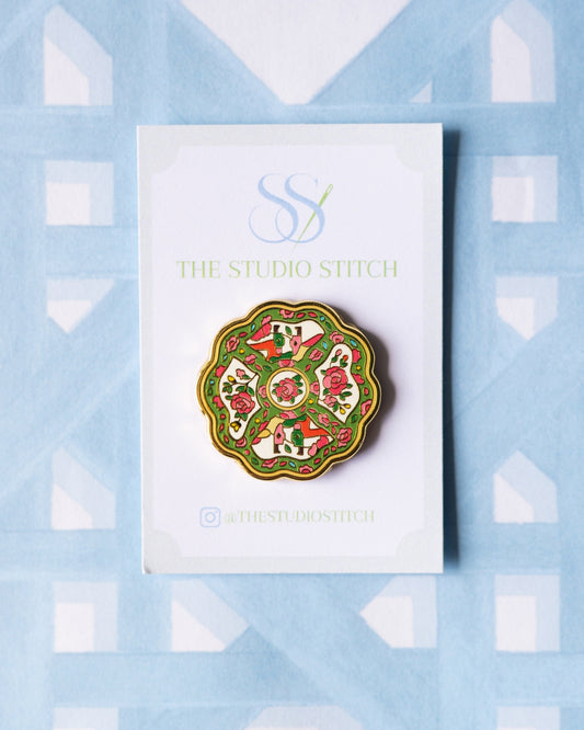 Scalloped Rose Medallion Needle Minder